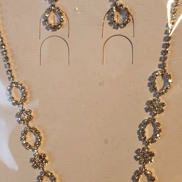 #52001 Saint Sammy Austrian Crystal Necklace/Earrings Set Loop & Floral Design - Picture 3 of 3